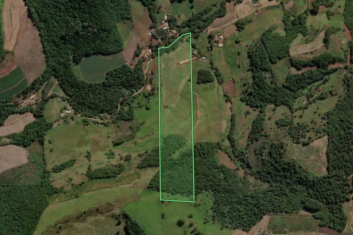 Imagem de satélite do imóvel rural em Peritiba (SC), com o contorno declarado no CAR desenhado por cima.