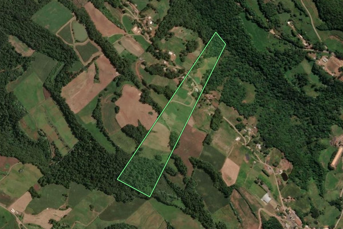 Imagem de satélite do imóvel rural em Peritiba (SC), com o contorno declarado no CAR desenhado por cima.