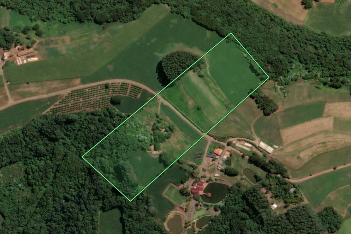 Imagem de satélite do imóvel rural em Peritiba (SC), com o contorno declarado no CAR desenhado por cima.