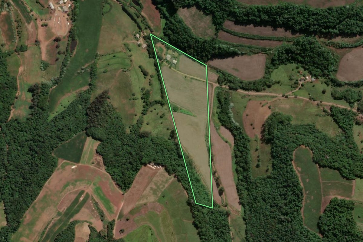 Imagem de satélite do imóvel rural em Peritiba (SC), com o contorno declarado no CAR desenhado por cima.