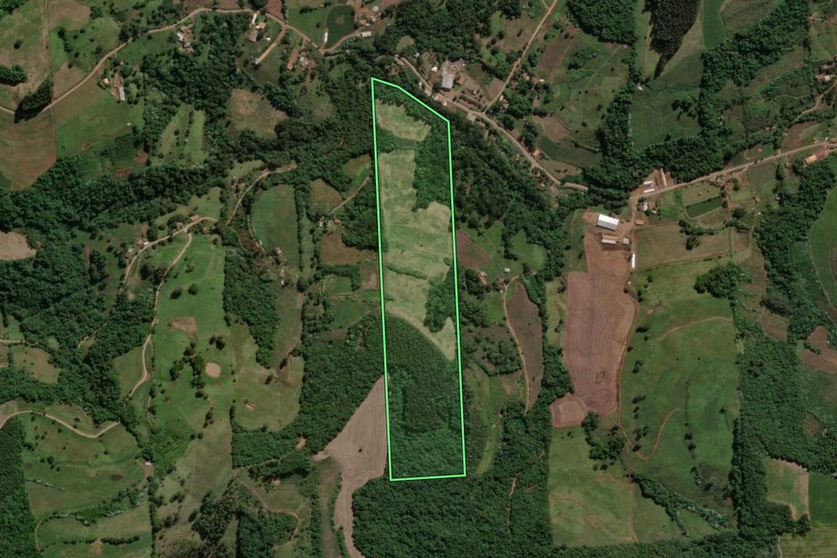 Imagem de satélite do imóvel rural em Peritiba (SC), com o contorno declarado no CAR desenhado por cima.