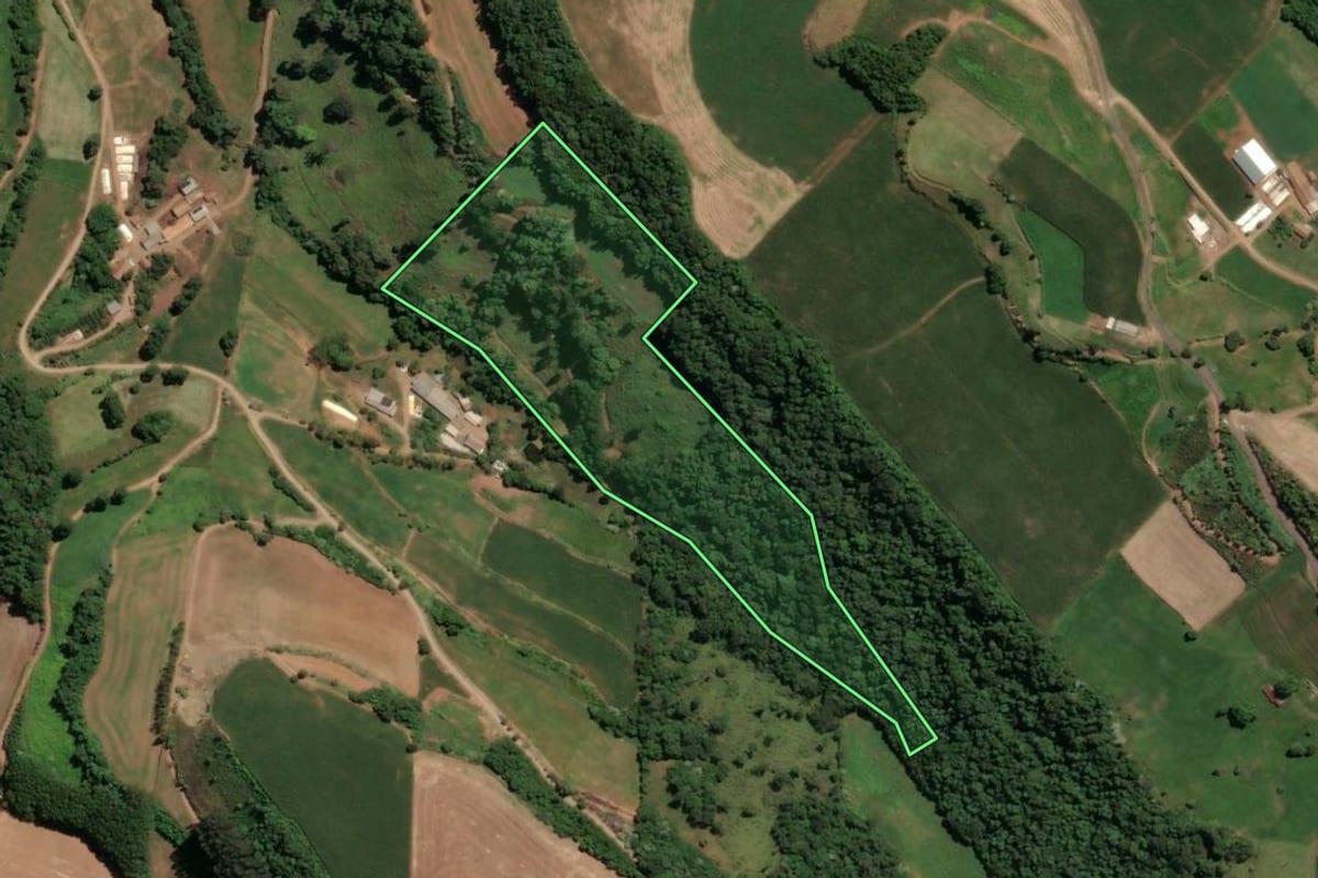 Imagem de satélite do imóvel rural em Peritiba (SC), com o contorno declarado no CAR desenhado por cima.