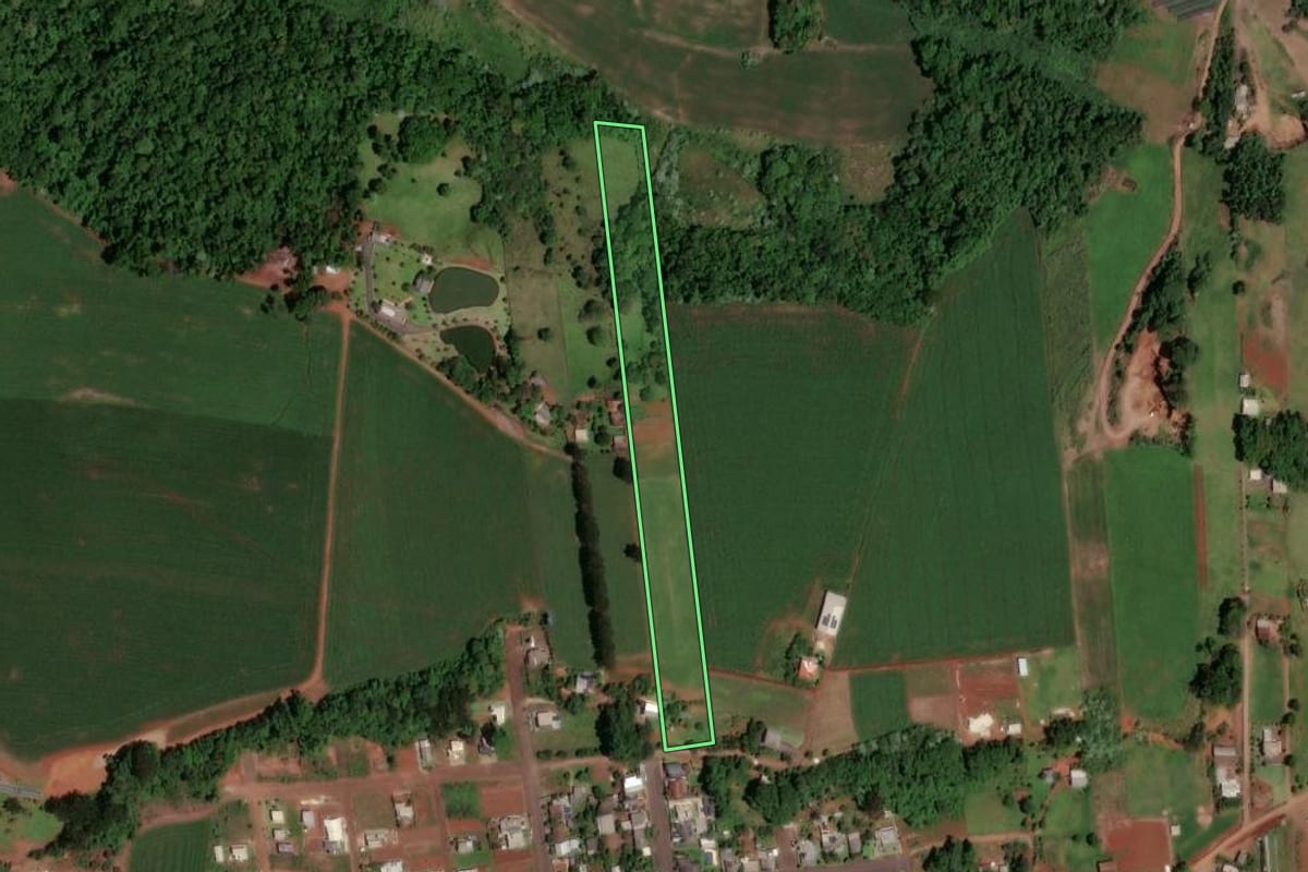 Imagem de satélite do imóvel rural em Pinhalzinho (SC), com o contorno declarado no CAR desenhado por cima.