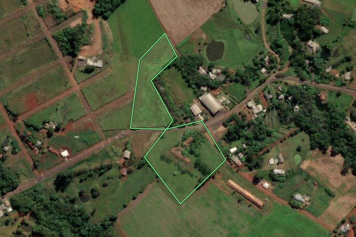 Imagem de satélite do imóvel rural em Pinhalzinho (SC), com o contorno declarado no CAR desenhado por cima.