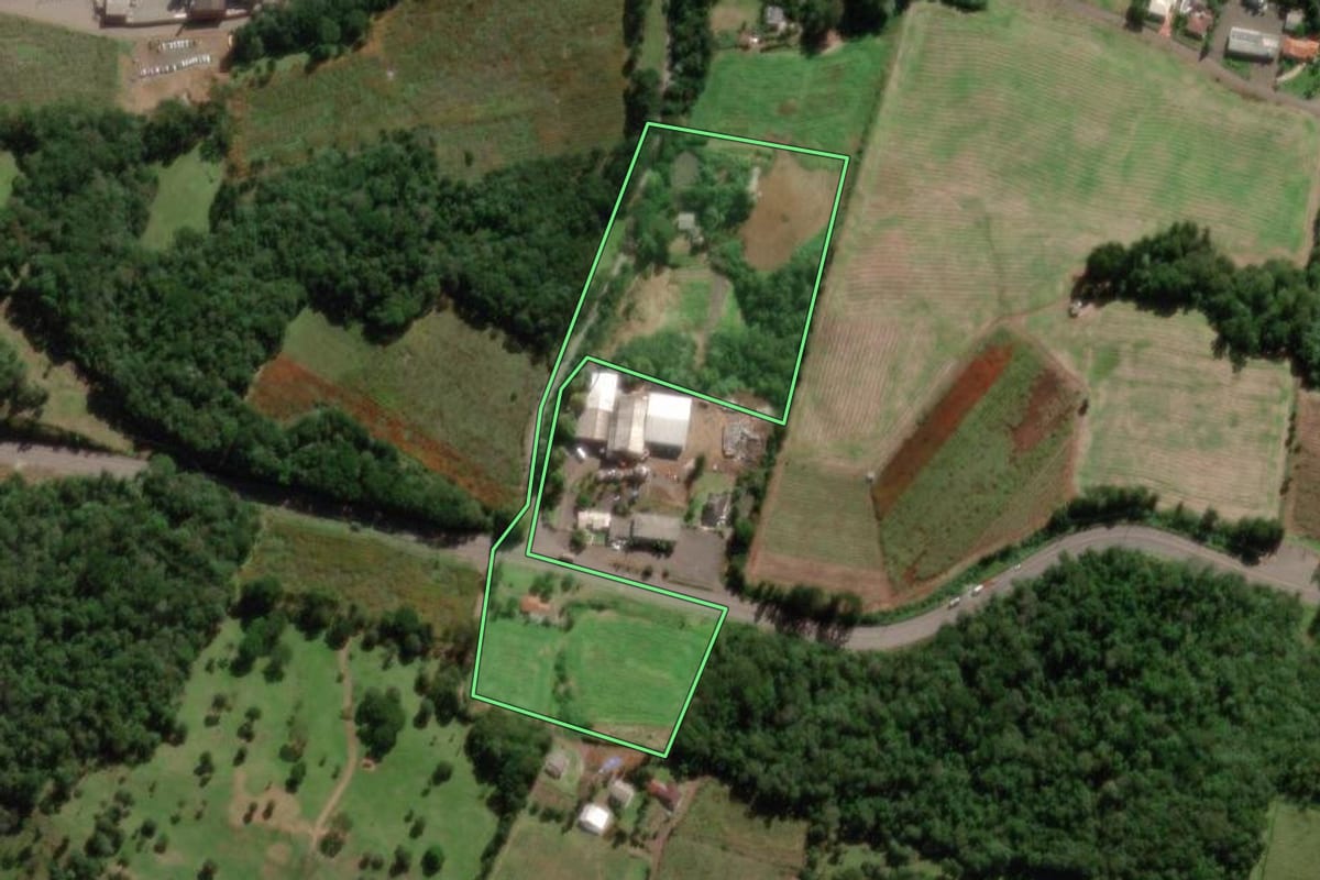 Imagem de satélite do imóvel rural em Pinheiro Preto (SC), com o contorno declarado no CAR desenhado por cima.