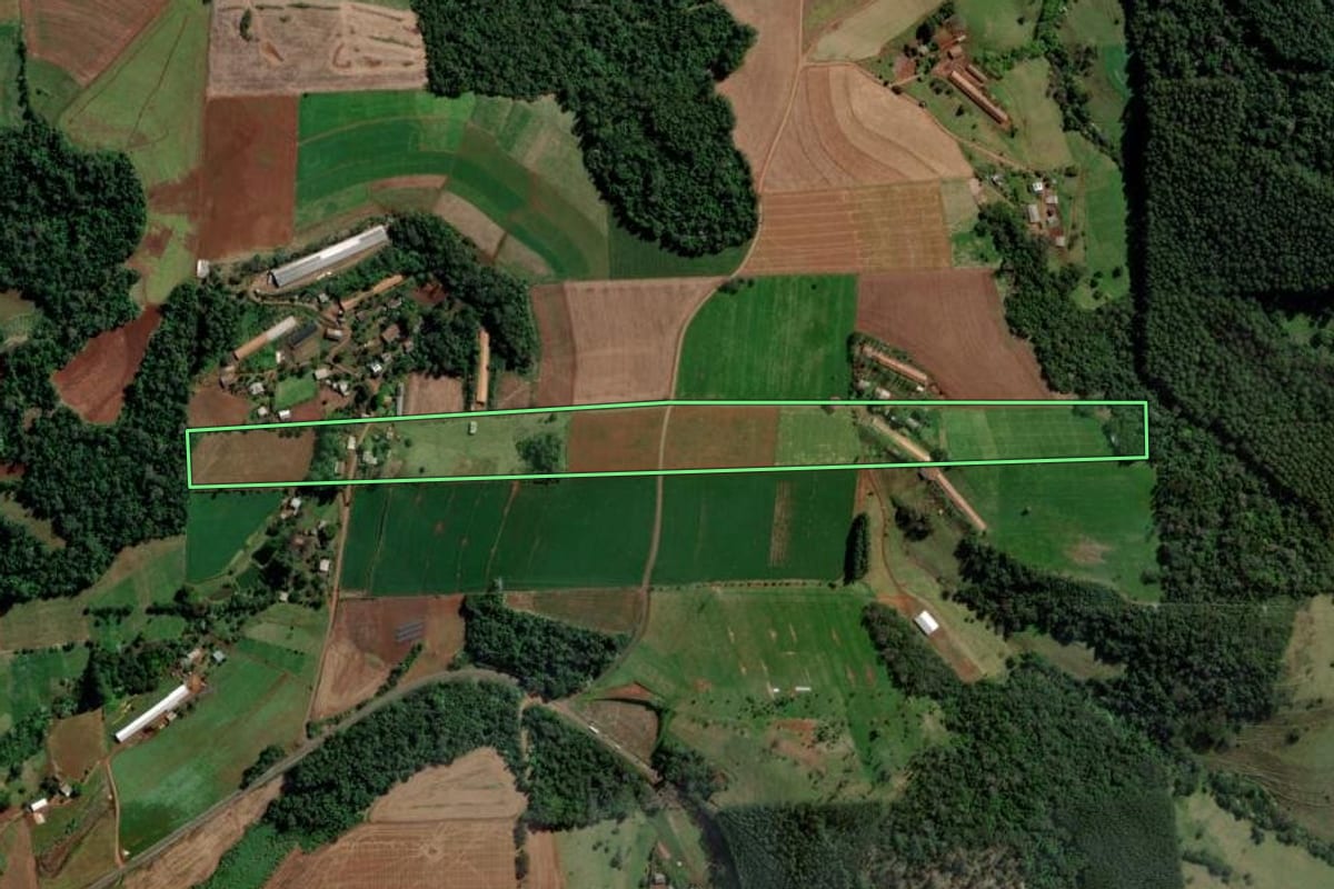 Imagem de satélite do imóvel rural em Planalto Alegre (SC), com o contorno declarado no CAR desenhado por cima.