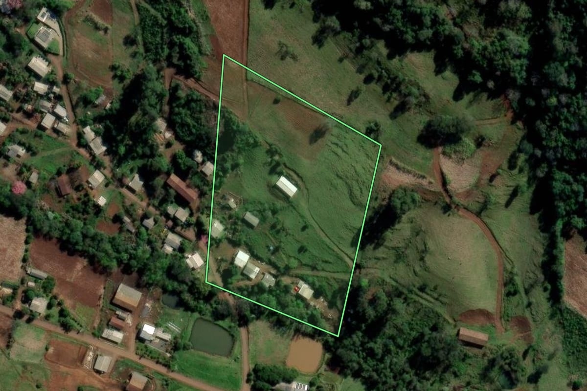 Imagem de satélite do imóvel rural em Planalto Alegre (SC), com o contorno declarado no CAR desenhado por cima.