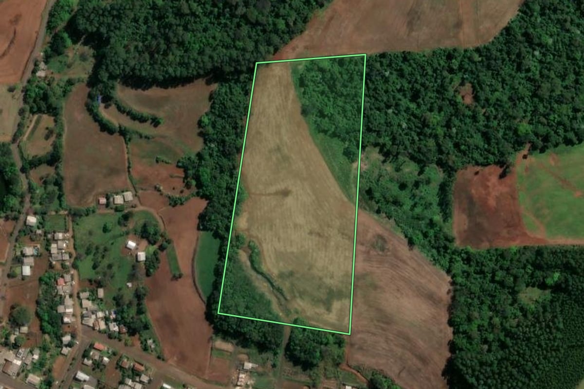Imagem de satélite do imóvel rural em Planalto Alegre (SC), com o contorno declarado no CAR desenhado por cima.