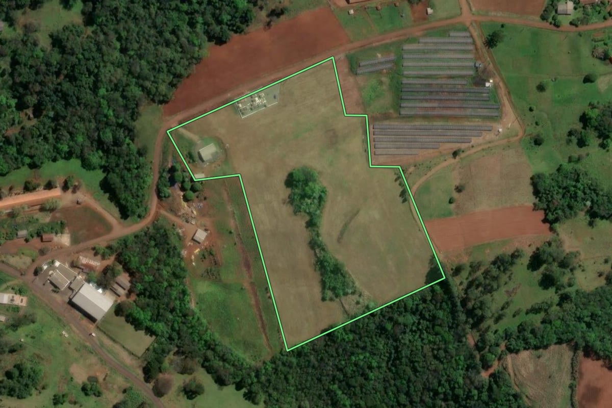 Imagem de satélite do imóvel rural em Planalto Alegre (SC), com o contorno declarado no CAR desenhado por cima.
