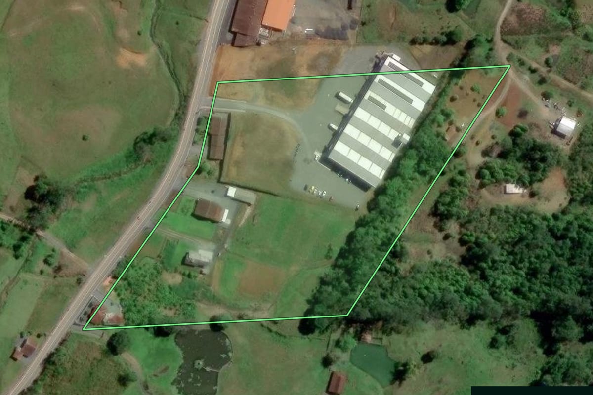 Imagem de satélite do imóvel rural em Pomerode (SC), com o contorno declarado no CAR desenhado por cima.