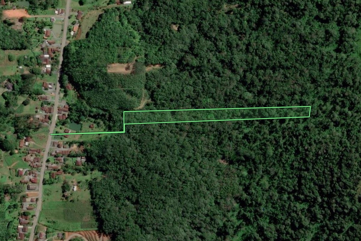 Imagem de satélite do imóvel rural em Pomerode (SC), com o contorno declarado no CAR desenhado por cima.