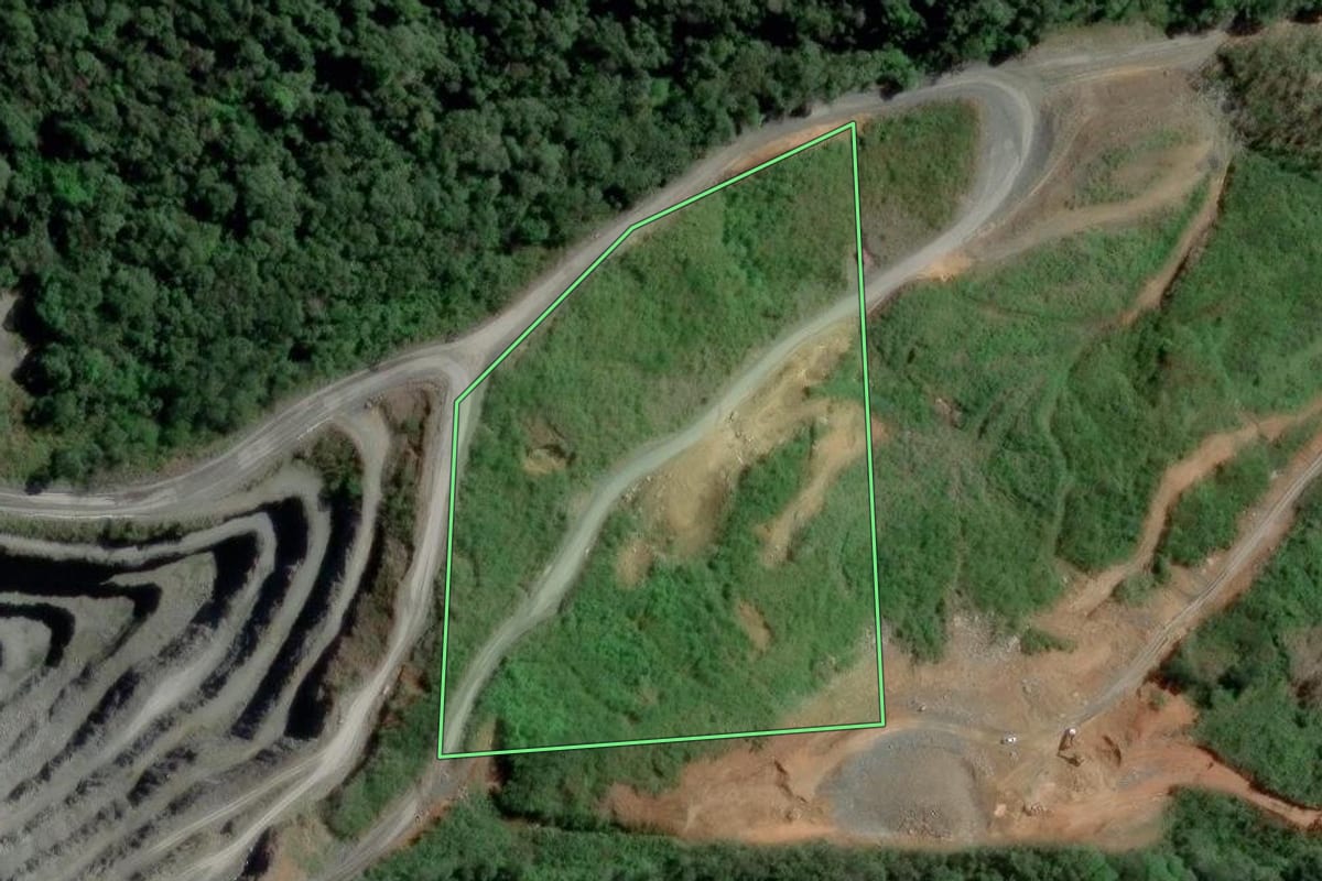 Imagem de satélite do imóvel rural em Pomerode (SC), com o contorno declarado no CAR desenhado por cima.