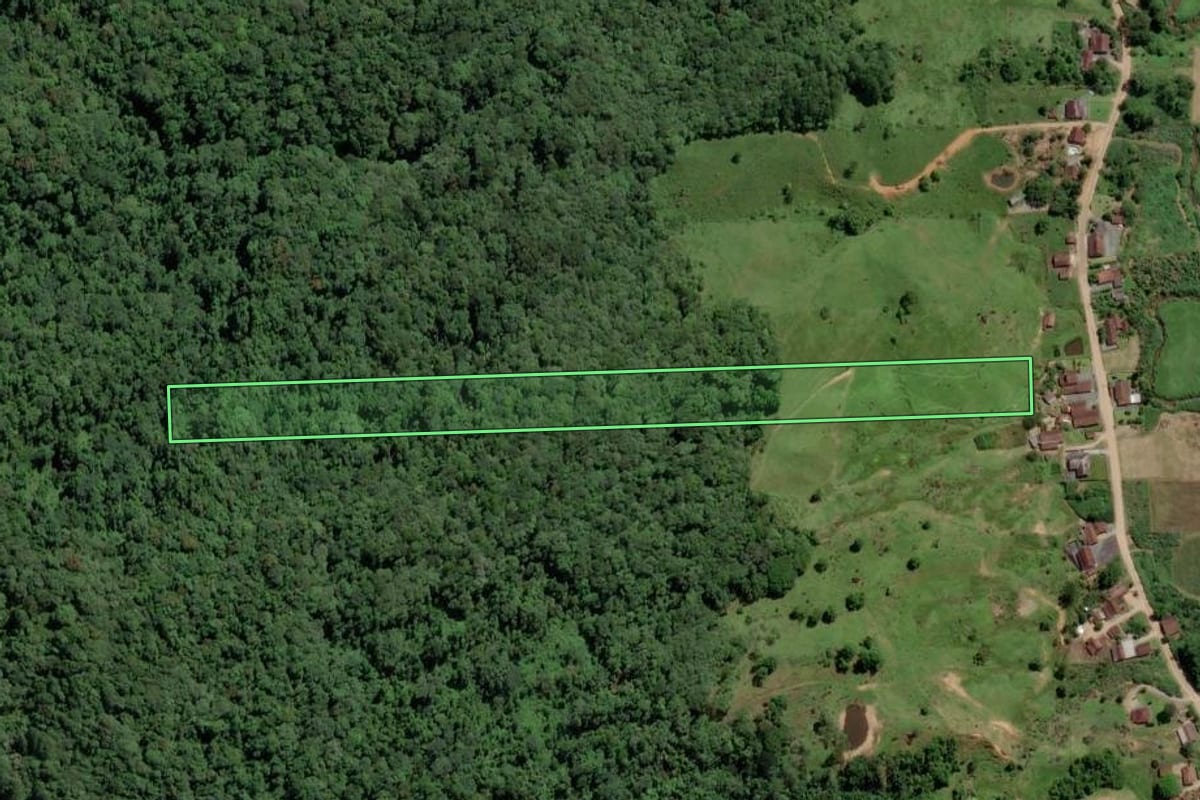 Imagem de satélite do imóvel rural em Pomerode (SC), com o contorno declarado no CAR desenhado por cima.