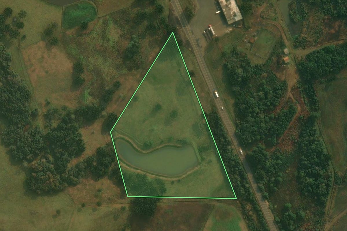 Imagem de satélite do imóvel rural em Ponte Alta (SC), com o contorno declarado no CAR desenhado por cima.