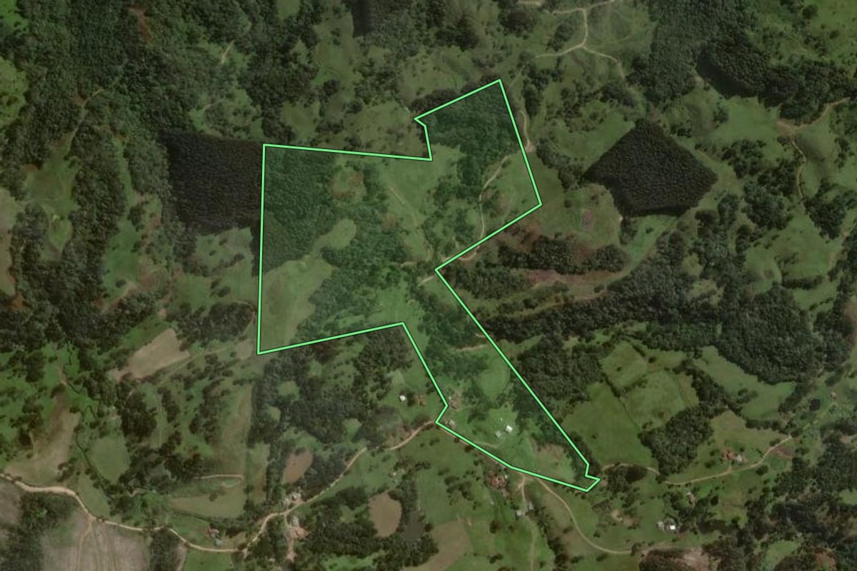 Imagem de satélite do imóvel rural em Ponte Alta (SC), com o contorno declarado no CAR desenhado por cima.