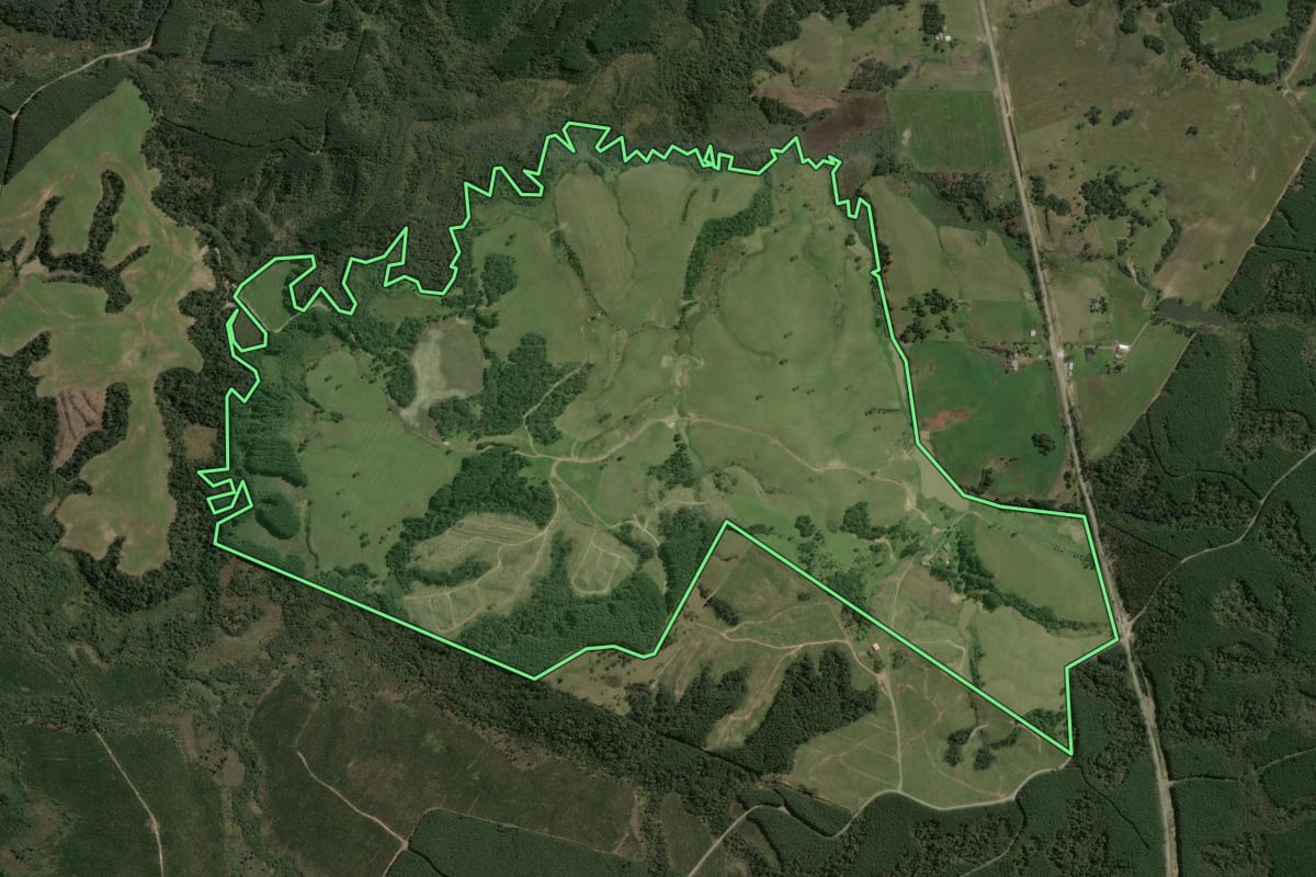 Imagem de satélite do imóvel rural em Ponte Alta (SC), com o contorno declarado no CAR desenhado por cima.