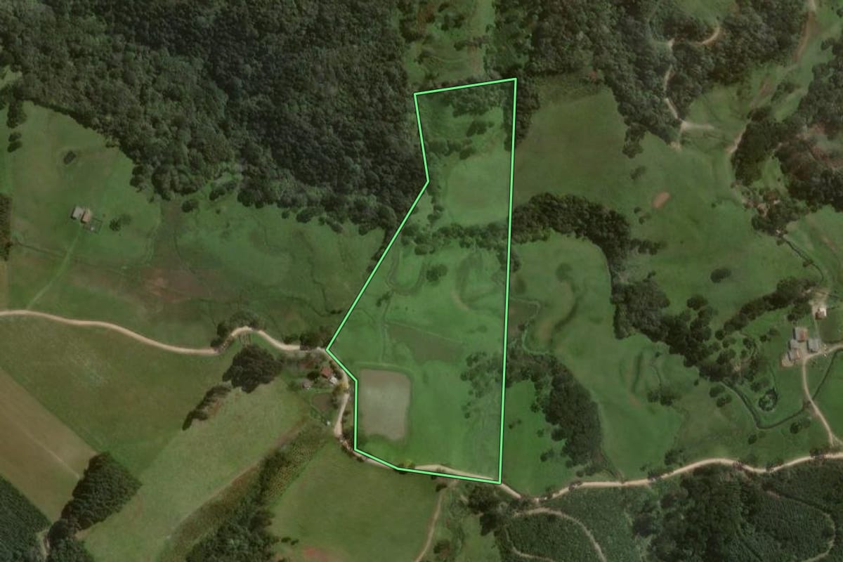 Imagem de satélite do imóvel rural em Ponte Alta (SC), com o contorno declarado no CAR desenhado por cima.