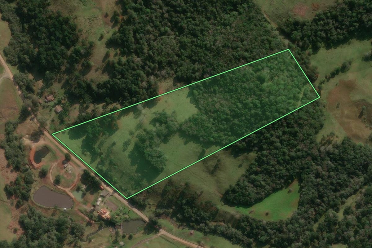 Imagem de satélite do imóvel rural em Ponte Alta (SC), com o contorno declarado no CAR desenhado por cima.