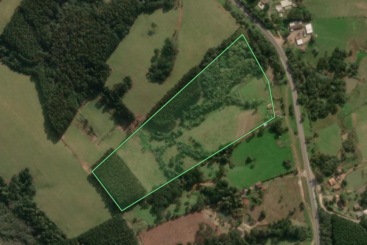 Imagem de satélite do imóvel rural em Ponte Alta (SC), com o contorno declarado no CAR desenhado por cima.