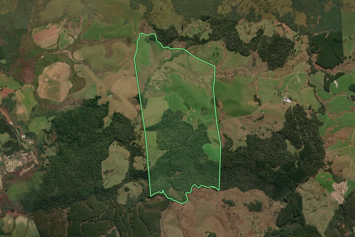 Imagem de satélite do imóvel rural em Ponte Alta (SC), com o contorno declarado no CAR desenhado por cima.