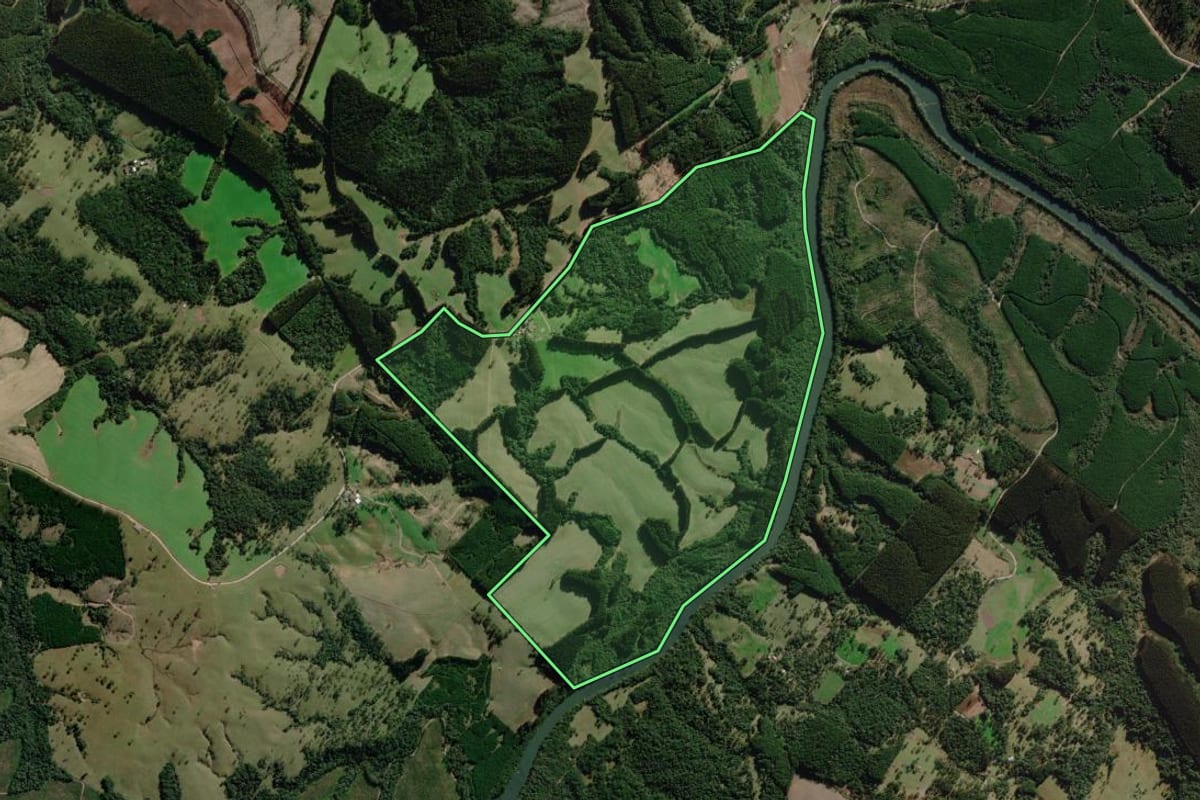 Imagem de satélite do imóvel rural em Ponte Alta (SC), com o contorno declarado no CAR desenhado por cima.