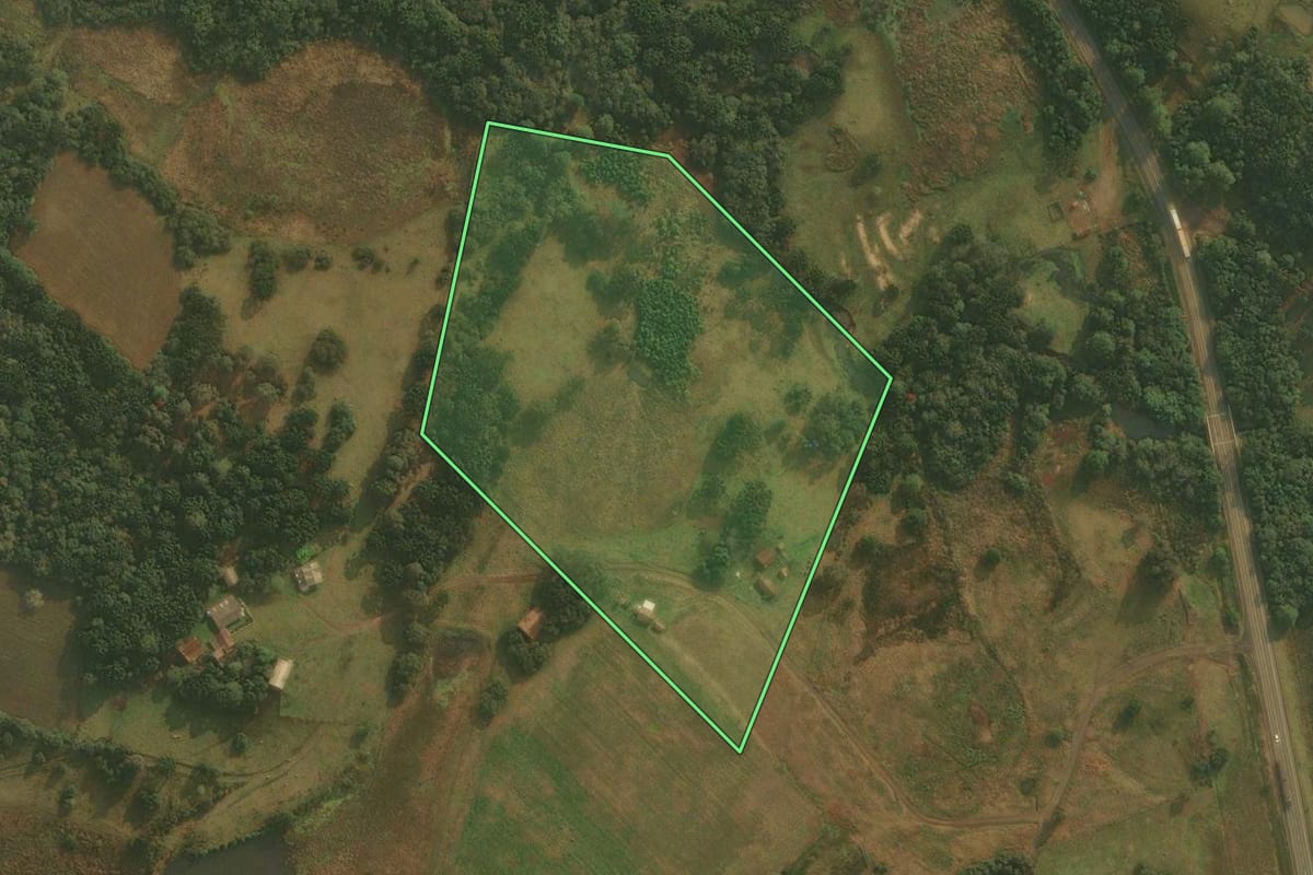 Imagem de satélite do imóvel rural em Ponte Alta (SC), com o contorno declarado no CAR desenhado por cima.