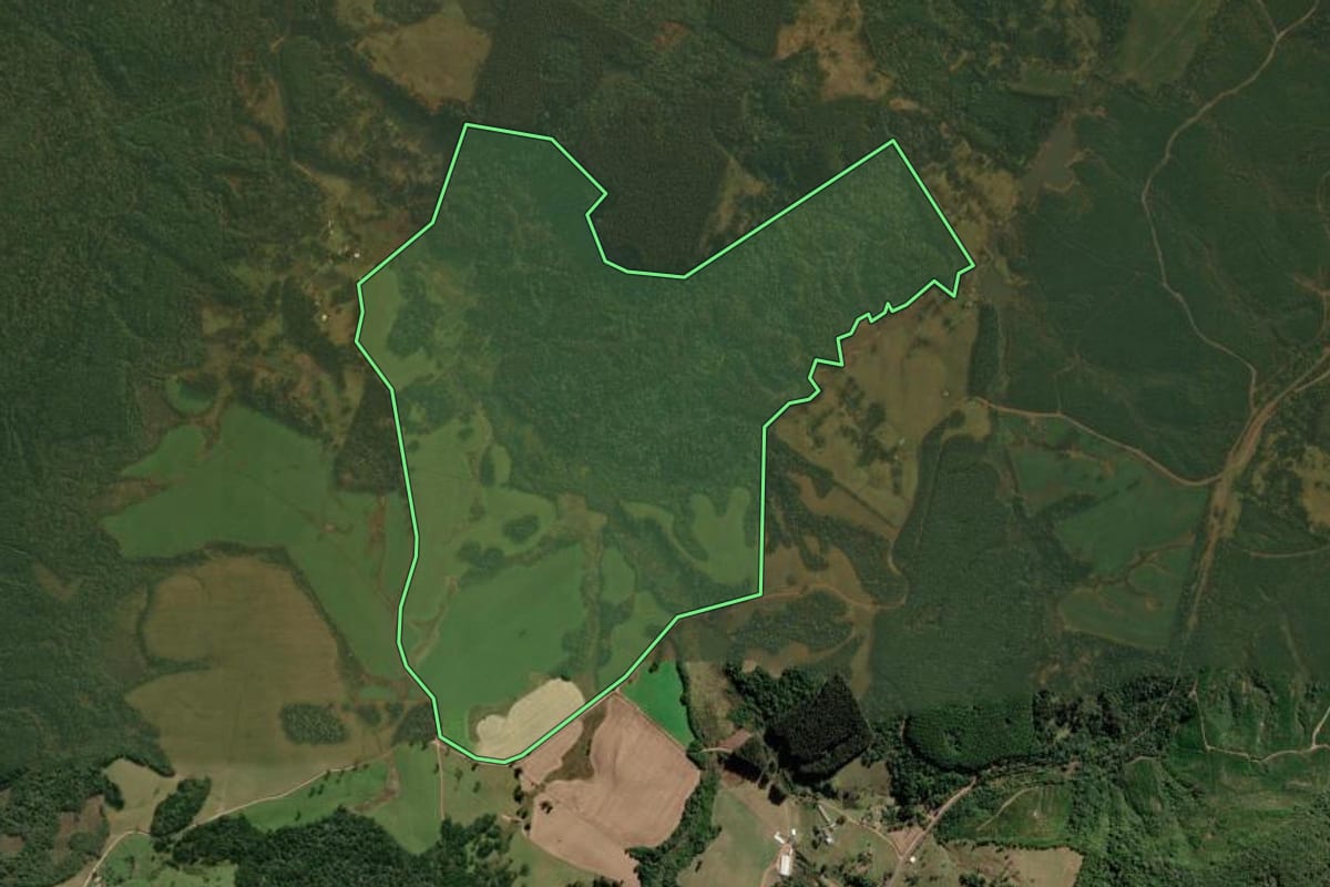 Imagem de satélite do imóvel rural em Ponte Alta (SC), com o contorno declarado no CAR desenhado por cima.