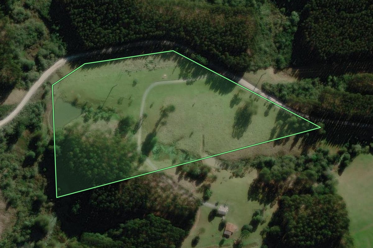 Imagem de satélite do imóvel rural em Ponte Alta (SC), com o contorno declarado no CAR desenhado por cima.