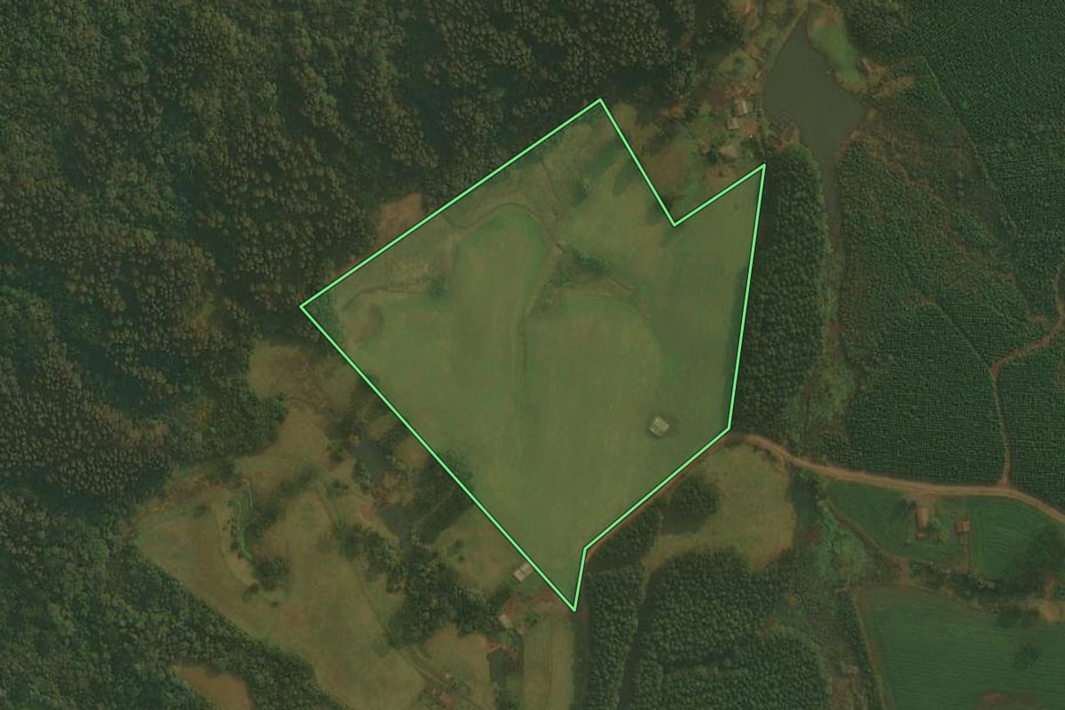 Imagem de satélite do imóvel rural em Ponte Alta (SC), com o contorno declarado no CAR desenhado por cima.