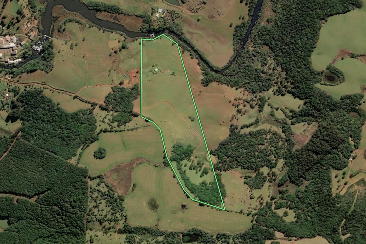 Imagem de satélite do imóvel rural em Ponte Alta do Norte (SC), com o contorno declarado no CAR desenhado por cima.