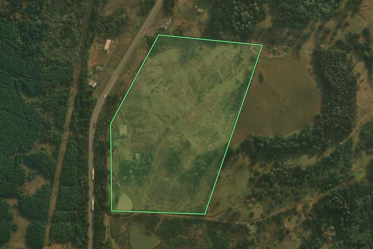 Imagem de satélite do imóvel rural em Ponte Alta do Norte (SC), com o contorno declarado no CAR desenhado por cima.