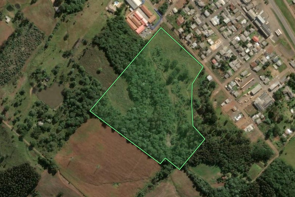 Imagem de satélite do imóvel rural em Ponte Serrada (SC), com o contorno declarado no CAR desenhado por cima.