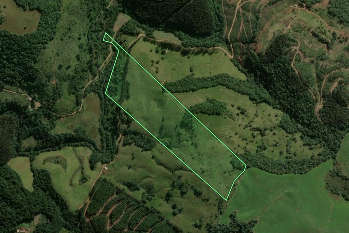 Imagem de satélite do imóvel rural em Ponte Serrada (SC), com o contorno declarado no CAR desenhado por cima.