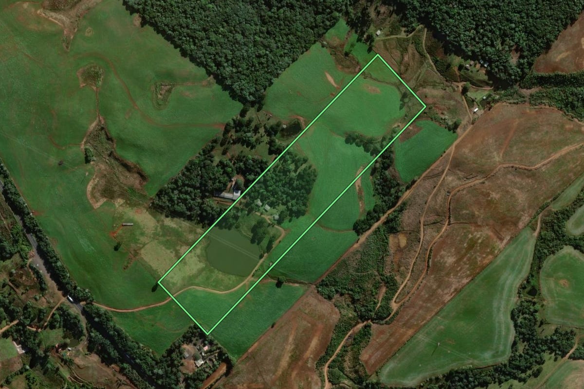 Imagem de satélite do imóvel rural em Ponte Serrada (SC), com o contorno declarado no CAR desenhado por cima.