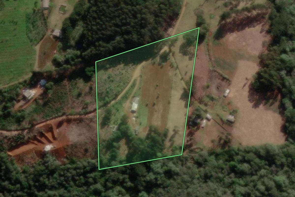 Imagem de satélite do imóvel rural em Ponte Serrada (SC), com o contorno declarado no CAR desenhado por cima.