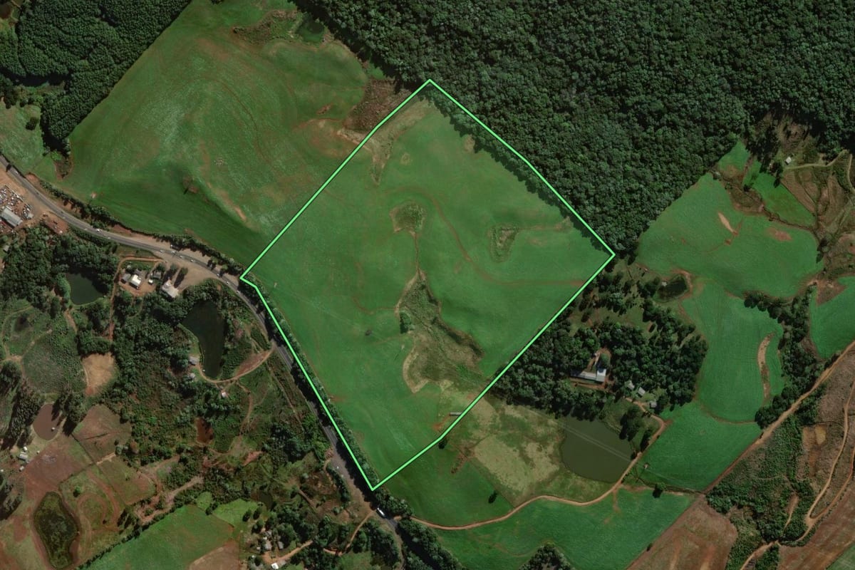 Imagem de satélite do imóvel rural em Ponte Serrada (SC), com o contorno declarado no CAR desenhado por cima.