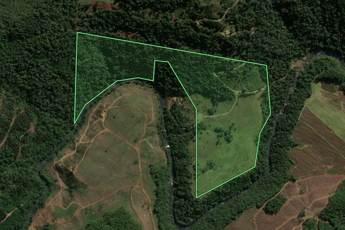 Imagem de satélite do imóvel rural em Ponte Serrada (SC), com o contorno declarado no CAR desenhado por cima.