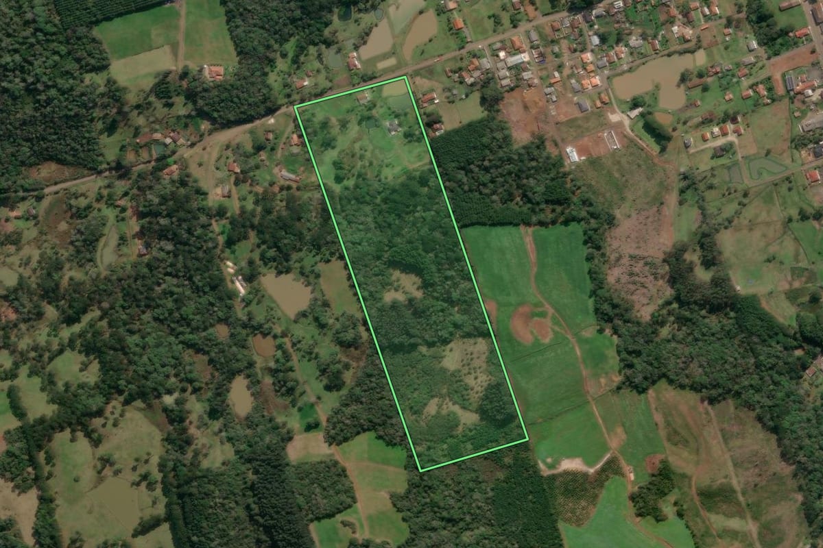 Imagem de satélite do imóvel rural em Porto União (SC), com o contorno declarado no CAR desenhado por cima.
