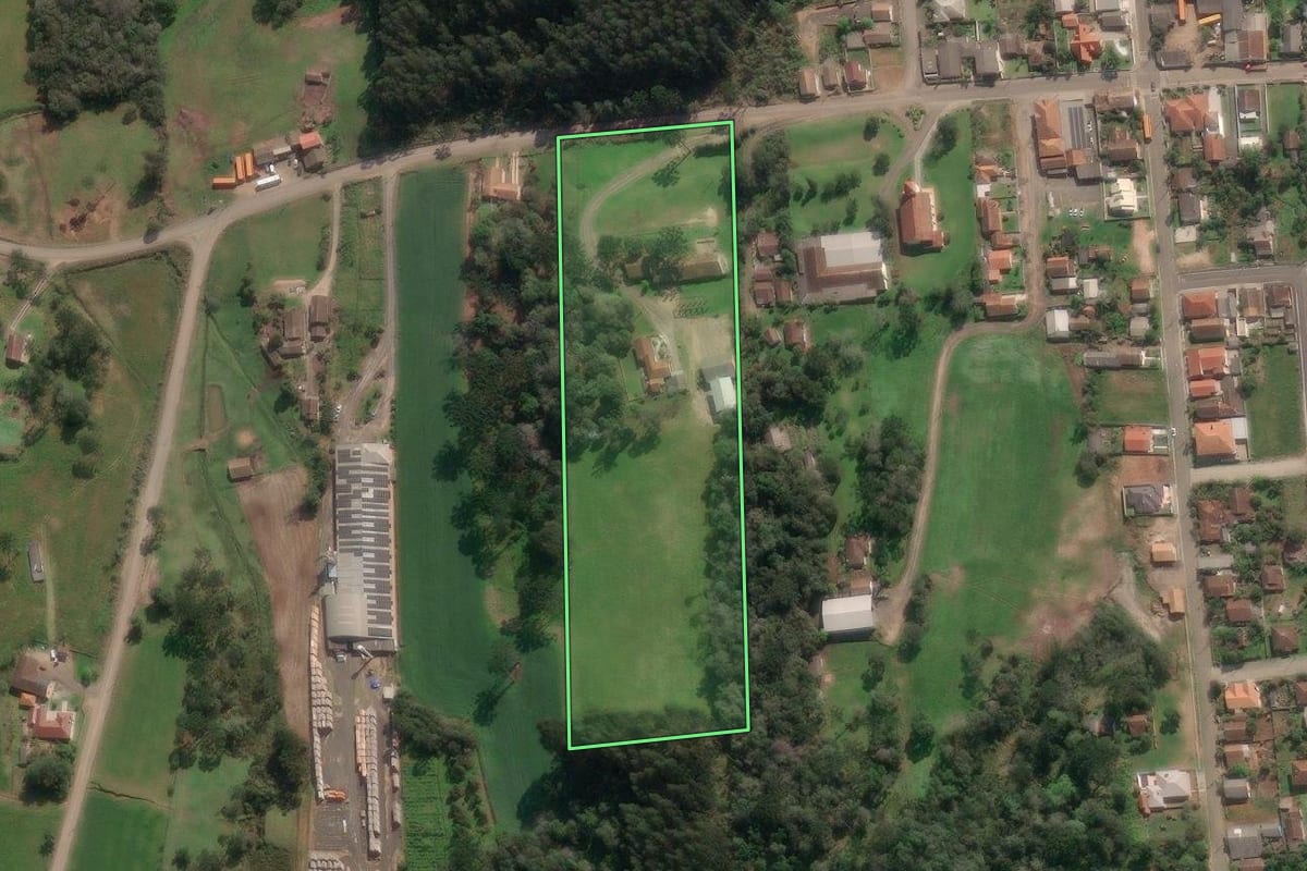 Imagem de satélite do imóvel rural em Porto União (SC), com o contorno declarado no CAR desenhado por cima.