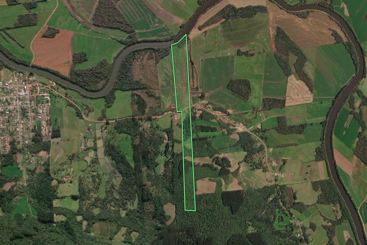 Imagem de satélite do imóvel rural em Porto União (SC), com o contorno declarado no CAR desenhado por cima.
