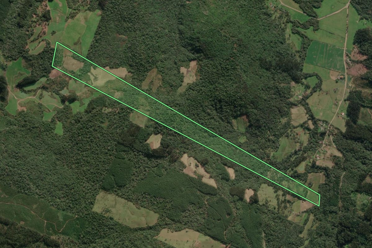 Imagem de satélite do imóvel rural em Porto União (SC), com o contorno declarado no CAR desenhado por cima.