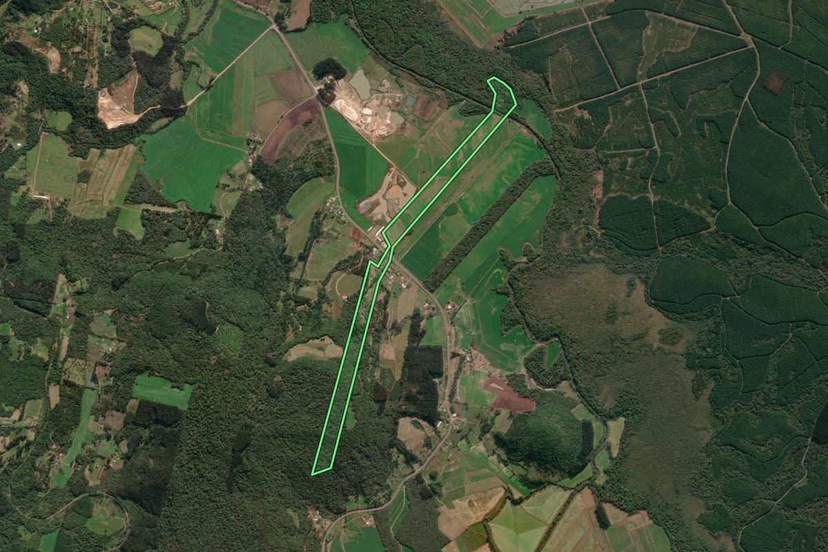 Imagem de satélite do imóvel rural em Porto União (SC), com o contorno declarado no CAR desenhado por cima.