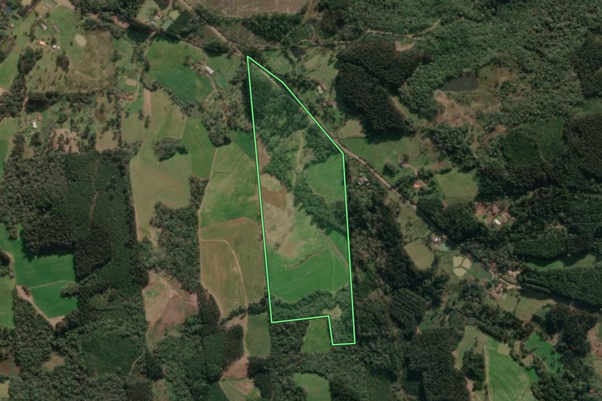 Imagem de satélite do imóvel rural em Porto União (SC), com o contorno declarado no CAR desenhado por cima.