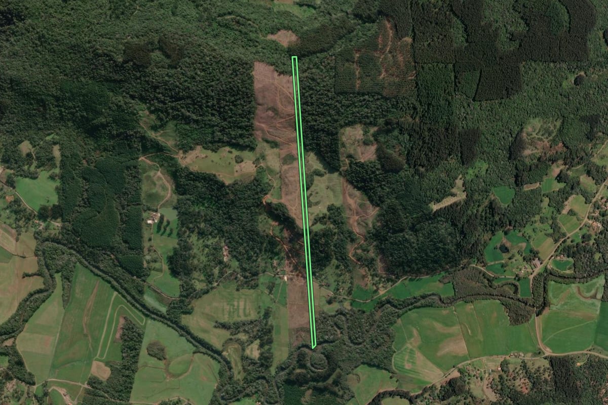 Imagem de satélite do imóvel rural em Porto União (SC), com o contorno declarado no CAR desenhado por cima.