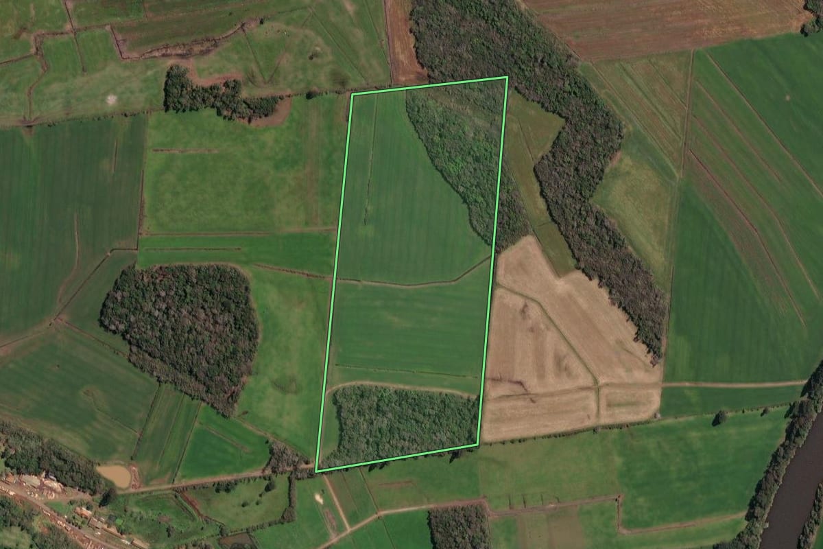 Imagem de satélite do imóvel rural em Porto União (SC), com o contorno declarado no CAR desenhado por cima.