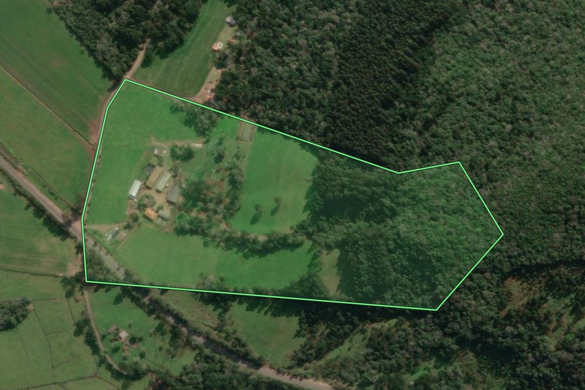 Imagem de satélite do imóvel rural em Porto União (SC), com o contorno declarado no CAR desenhado por cima.
