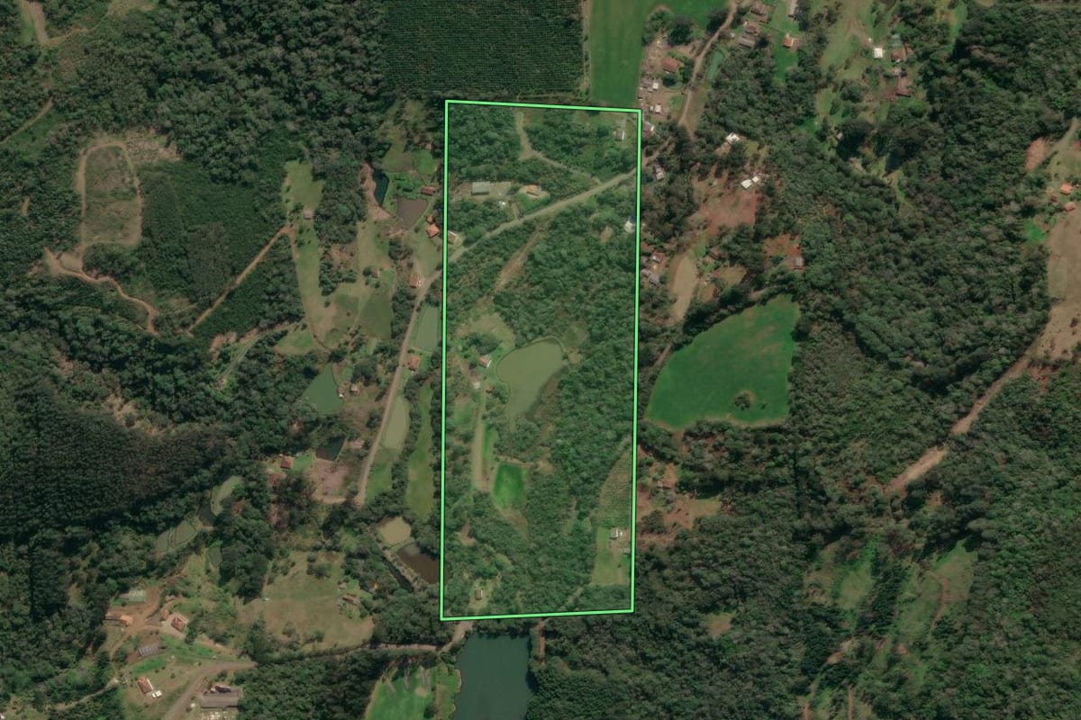 Imagem de satélite do imóvel rural em Porto União (SC), com o contorno declarado no CAR desenhado por cima.
