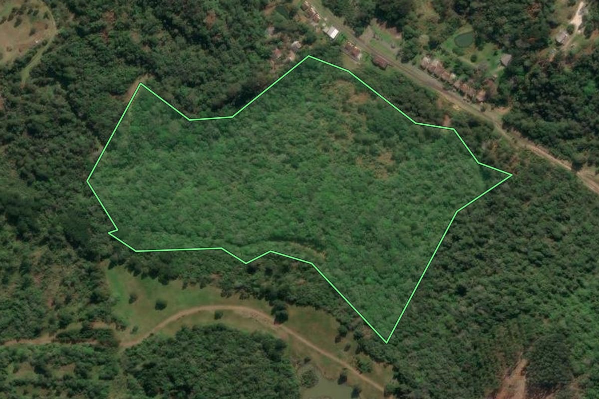 Imagem de satélite do imóvel rural em Porto União (SC), com o contorno declarado no CAR desenhado por cima.