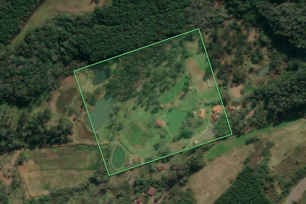 Imagem de satélite do imóvel rural em Porto União (SC), com o contorno declarado no CAR desenhado por cima.