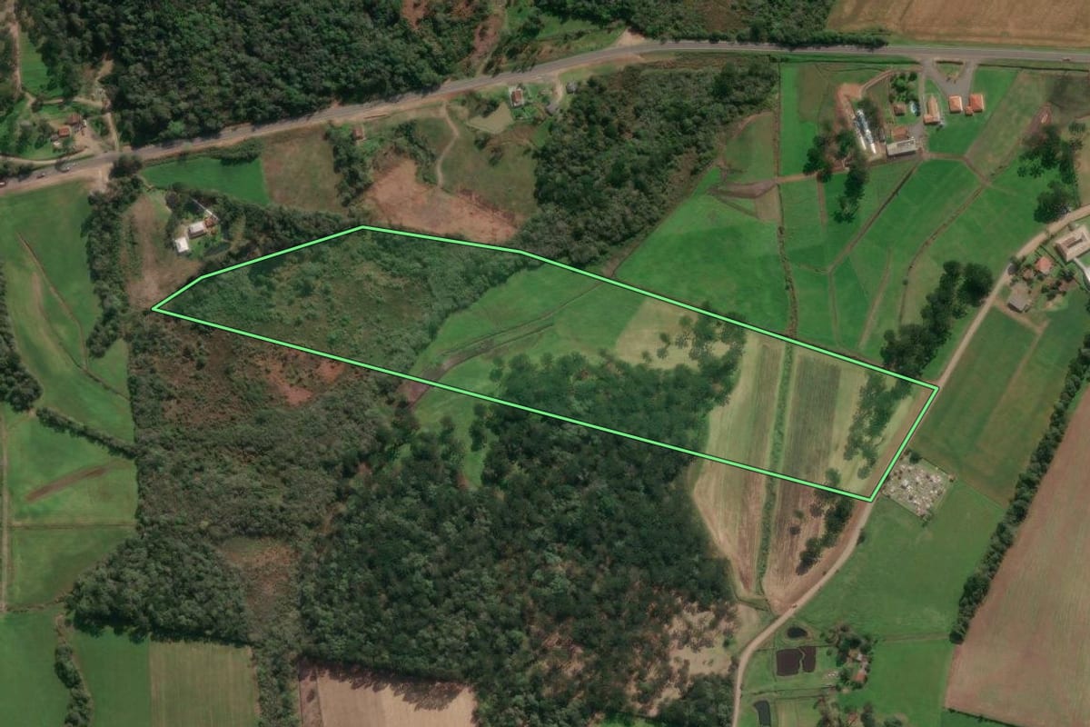 Imagem de satélite do imóvel rural em Porto União (SC), com o contorno declarado no CAR desenhado por cima.